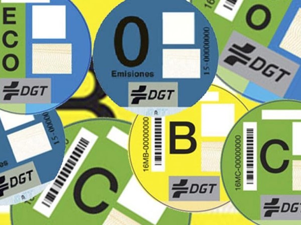 ¿En qué consiste el distintivo ambiental de la DGT y cómo te puede afectar?